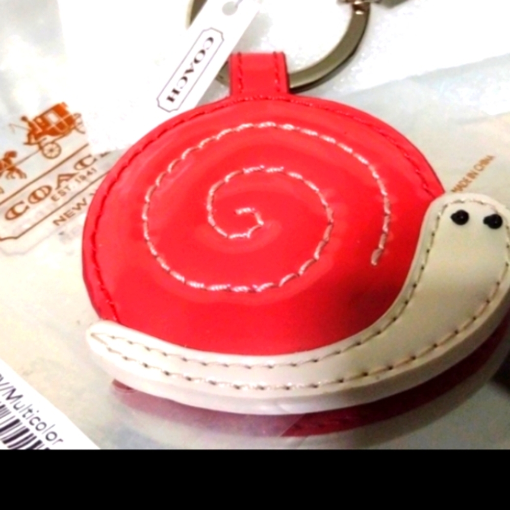 COACH Pink Reversible💕 Patent Leather🐌Snail Keyring Retired Mother's Da - Picture 6 of 6